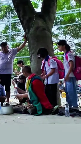 2 Bé gái hữu duyên khi được Ngài bưng chai nước gieo duyên lại, tại Thanh Hoá 2024 #thầyminhtuệ #joyfamily23 