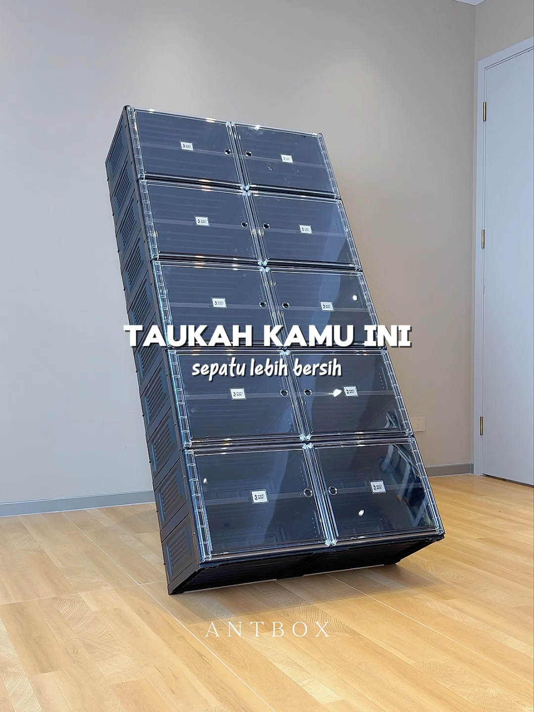 Dulu sepatu gue numpuk di mana-mana… sekarang rapi semua dan keliatan mahal 🤭✨ Pintu transparan kabinet Antbox emang bikin beda banget. #antboxindonesia #homedecor #storageestetik #organizingtips #organizingideas #storagekamar #furniturminimalis #raksepatu #cabinetsepatu