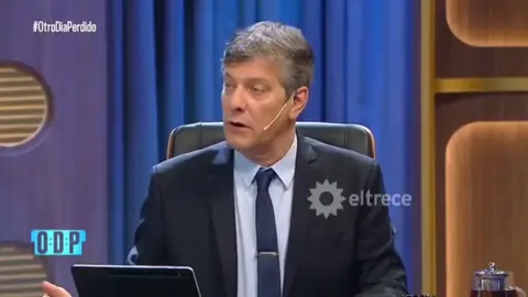 Pergolini llevó a un psicólogo al prime time de la televisión de aire y lo dejó hacer una meditación de 3 minutos. Y ese tiempo, que parece muchísimo, vale y genera muchas más emociones que los gritos, el chisme de pasillo, las peleas de la tv y la radio o los estímulos agotadores del streaming. Un psicólogo, una meditación, 3 minutos, en el prime time televisivo. Esa fórmula le ganó a todo el resto y deja en claro, una vez más, que el contenido de calidad siempre va a ser mejor, solo hay que darle TIEMPO✨️