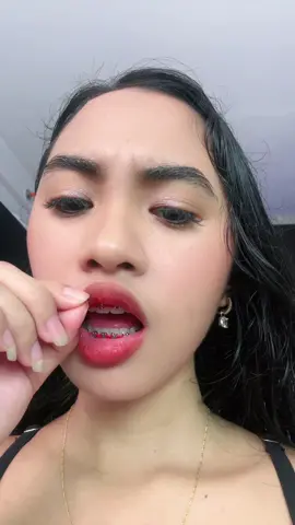 Kung yung iba naggugupit ng buhok pag bored. Ako naman, nagbabalat ng lips😭 Kayo baa??🤣 #bored #relatable #lips #fyp #camillevelasco 