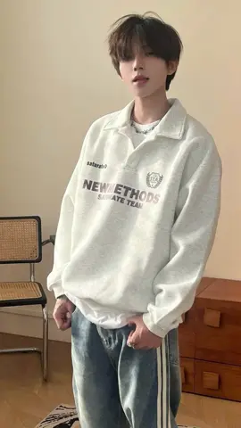 Đơn giản nhưng hút mắt, đúng style Seoul boy #sweater #sweaternam #aosweater #outfitnam #phongcachhanquoc 