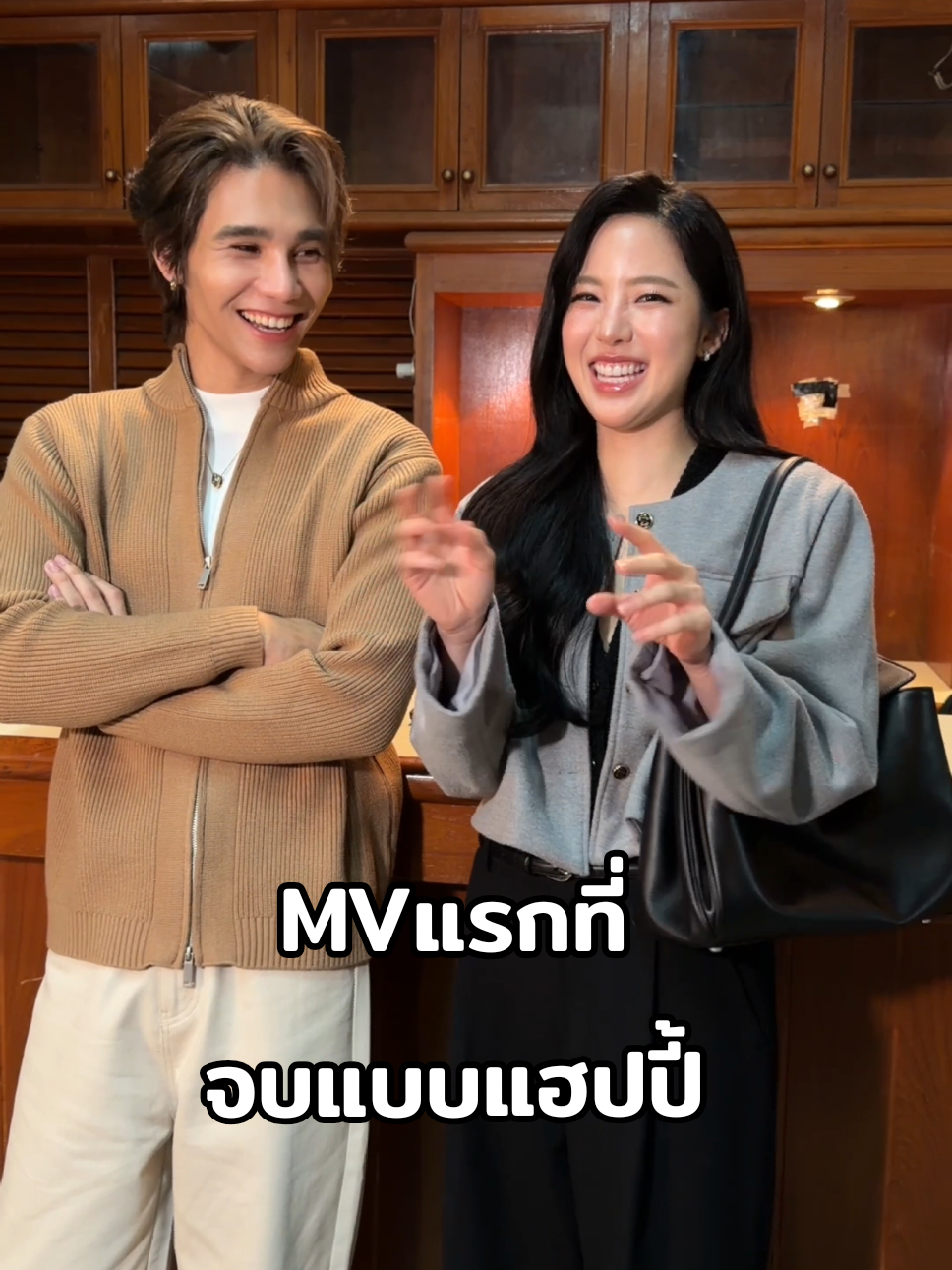 คุณวันเสาร์ขอจบแฮปปี้สักเพลง ไม่อยากโดนซ้อมแล้ว😂 #GoldenNight #ของขวัญปีใหม่  #jeffsatur #janistar 