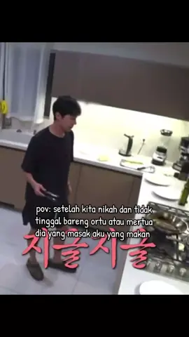 makan sama telor ceplok pun nggak papa 🤭#jhope_bts #bts 