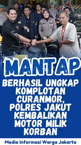 BERHASIL UNGKAP KOMPLOTAN CURANMOR, POLRES JAKUT KEMBALIKAN MOTOR MILIK KORBAN Satuan Reserse Kriminal Polres Metro Jakarta Utara mengembalikan sebuah sepeda motor matic hasil kejahatan komplotan curanmor kepada pemiliknya.  Penyerahan dilakukan langsung oleh Kasat Reskrim Polres Metro Jakarta Utara, Kompol Onkoseno Gradiarso Sukahar, kepada korban bernama Yudha pada Jumat (14/11/2025) siang.  Yudha mengungkapkan rasa syukur karena motornya dapat ditemukan kembali dalam waktu singkat. “Kurang dari satu hari motor saya sudah kembali. Saya sangat berterima kasih kepada pihak kepolisian atas upayanya,” ujarnya. Ia mengakui pencurian tersebut terjadi akibat kelalaiannya yang tidak mengunci motor saat diparkir pada Kamis (6/11) malam.  Menyadari motornya hilang, Yudha langsung melapor ke Polres Metro Jakarta Utara. Keesokan harinya, Jumat (7/11), ia mendapat kabar bahwa motornya telah ditemukan dan para pelaku berhasil diamankan. “Saya sangat lega mendengar kabar itu. Motor yang saya kira sudah hilang bisa kembali ke tangan saya,” katanya. Yudha juga menyampaikan apresiasi kepada Kapolres Metro Jakarta Utara Kombes Pol Erick Frendriz atas respons cepat dan tindakan tegas yang dilakukan jajarannya. “Dalam satu hari pelaku bisa ditangkap. Saya sangat berterima kasih,” ucapnya. Sebelumnya, Anggota Unit Resmob Satreskrim Polres Metro Jakarta Utara berhasil membekuk enam pelaku curanmor yang sering beraksi di wilayah Koja dan Cilincing. Mereka adalah SH, TK, HA, AS, JA, dan IB yang beroperasi dalam dua kelompok berbeda. Dari para pelaku, polisi menyita enam sepeda motor, empat di antaranya adalah motor hasil curian dan dua lainnya digunakan untuk menjalankan aksi kejahatan.  Para pelaku diketahui kerap menyasar sepeda motor yang diparkir di halaman rumah dan kendaraan yang ditinggalkan tanpa kunci pengaman tambahan. #Jakut #JakartaUtara #Jakarta #Curanmor #Polisi 