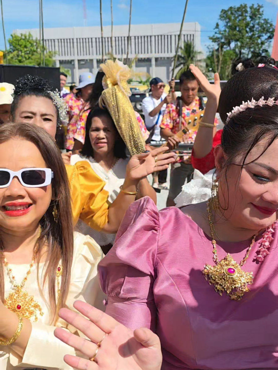 เมื่อ fcทวงคลิป#งานกฐิน ก็จะไม่หมดฤดูกาล🤣🤣ใครเป็นตัวตึง ให้คลิปเล่าเรื่อง ตึงไปหมด โดยเฉพาะหู🤣🤣🤣🤣