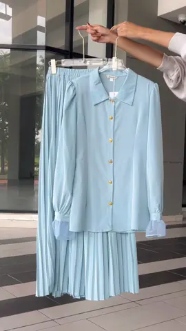 Set cantik yang buat you nampak effortless on point setiap masa 😍 #fyppppppppppppppppppppppp #OOTDMurah #blousecantik #blousewanita #youmilier #outfitideas #setblouseskirt 