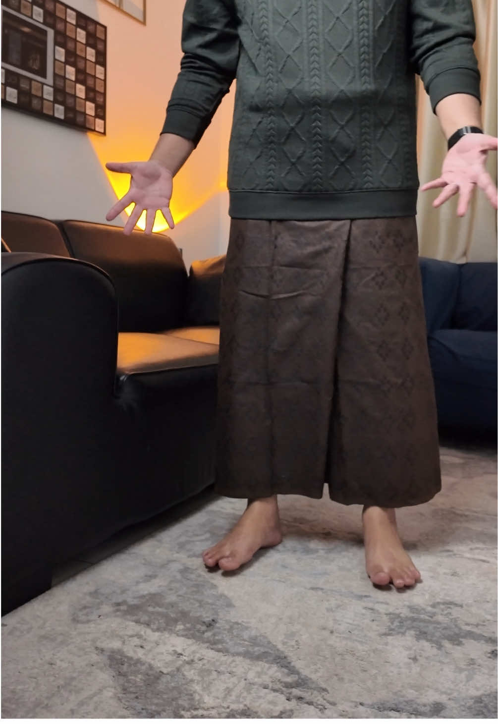 Replying to @AFIQ.K best weh pakai kain pelikat ni #kainpelikat 