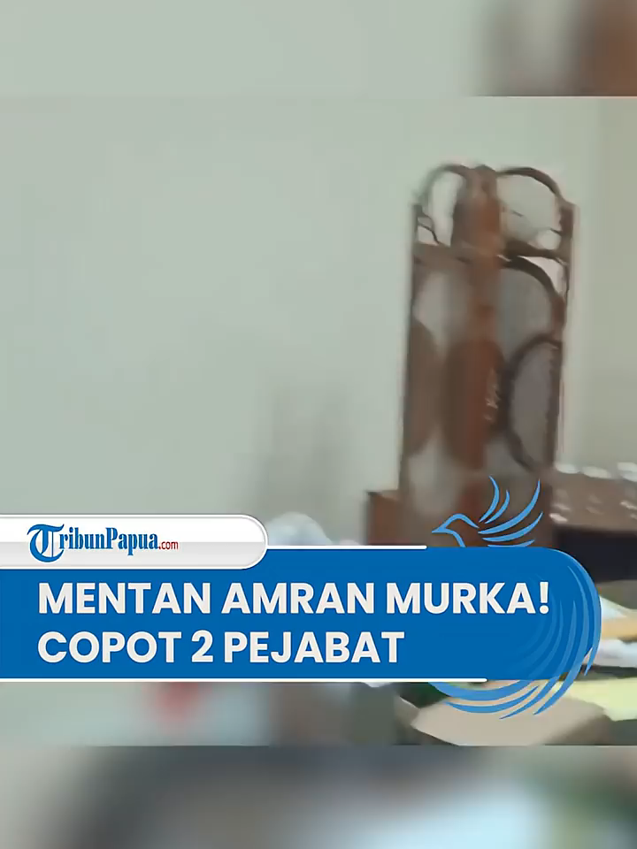 Menteri Pertanian, Andi Amran Sulaiman melakukan sidak di lahan percobaan BRMP. Dalam sidak, ia mencopot pejabat eselon II dan III yang terbukti menyewakan lahan. Pencopotan pejabat tersebut merupakan bentuk ketegasan Kementerian Pertanian. Saat di lapangan, ia mendapati hanya satu hektare lahan yang dikelola, 299 hektare disewakan. Seharusnya lahan tersebut dikelola dengan baik karena didukung dengan alat dan SDM yang ada. BACA SELENGKAPNYA papua.tribunnews.com dan tribunnews.com Follow us on Social Media Instagram: @tribunpapuaofficial TikTok: @tribunpapua Facebook: Tribun Papua Youtube: Tribun Papua