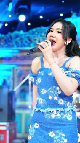 #cantikanuswantoro #adella 