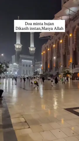 ajaibnya doa disini tuh begini 🥹  kemarin shalat istisqa ( minta hujan )  dari kemarin, hampir semua wilayah di arab saudi hujan. masyaallah..