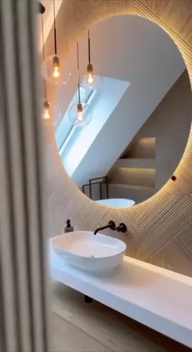 ✨🪞 Transforme seu ambiente com elegância e iluminação perfeita! O Espelho Redondo 60cm com LED Lapidado é aquele toque de luxo que faz TODA diferença no seu banheiro, no quarto ou na penteadeira. Iluminação suave, acabamento impecável e um visual moderno que valoriza qualquer espaço. ✔️ LED embutido de alta qualidade – ideal para maquiagem ✔️ Design luxuoso e lapidado ✔️ Acompanha suporte + kit de instalação ✔️ Deixa qualquer ambiente com cara de revista! Se você ama decoração bonita e funcional, esse espelho é simplesmente indispensável. 👉 Clique no link na descrição para ver o vídeo completo na Shopee!