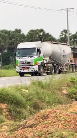 Cement Trucks Trailer Tanker Driver #hyundai #hinotruck #truckvideos #cementruck 
