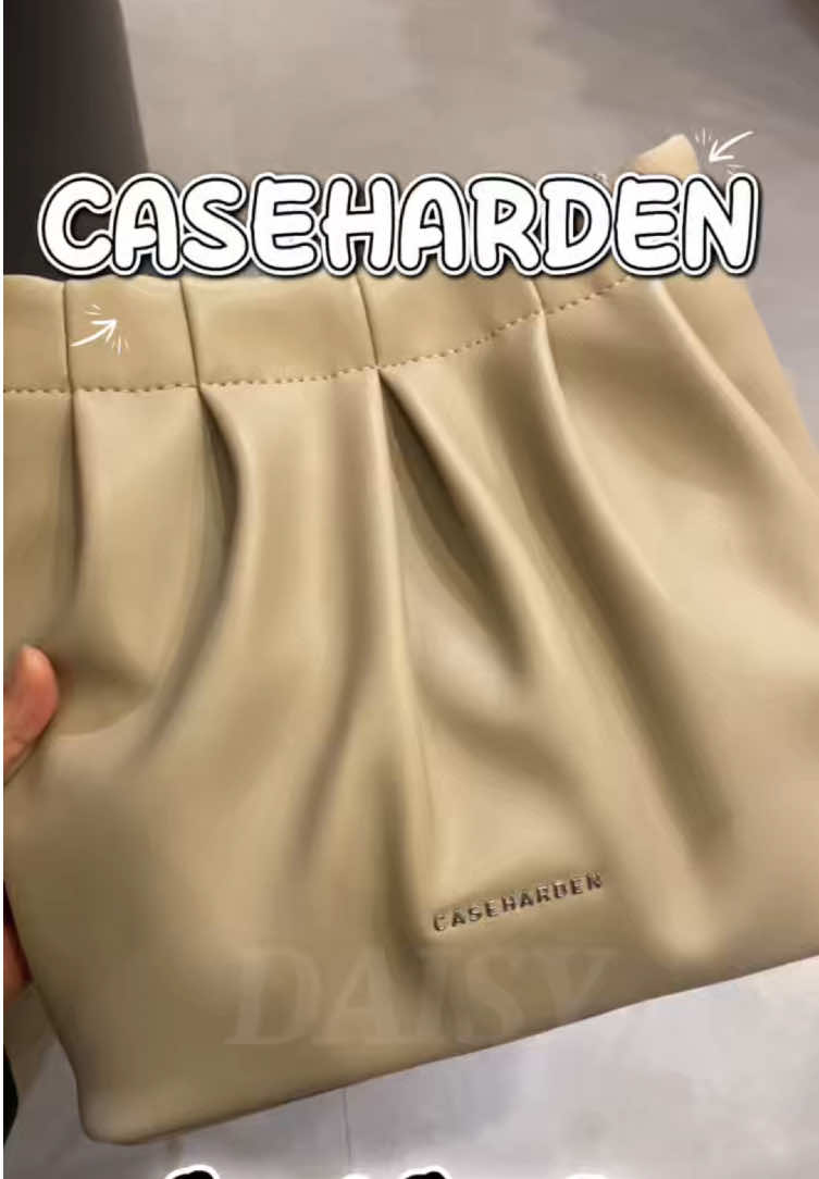 กระเป๋าทรงนี้น่ารักมากๆ🤎 ลดเยอะด้วยน้าา  เป็นขนาดที่พอดีอีด้วยนะคะ#caseharden #กระเป๋าสะพายข้าง #กระเป๋าแฟชั่น #กระเป๋าผู้หญิง #เทรนวันนี้ 