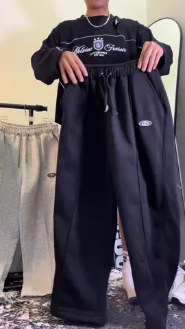 kalian wajib punya sweatpants satu ini sih🤩 mumpung baru di restock nih! #sweatpants #longsleeve #boxytshirt #inspirasioutfit #fypage 