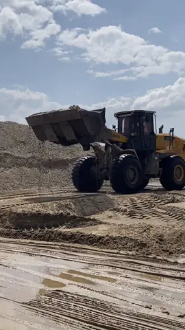 ระหว่างรอน้ำแห้ง  ใช้น้ำให้เป็นประโยชน์#ทีมงานด่วนเฉพาะกิจ #วัยรุ่นกันชนแดง #พลังเพื่อน #รถบรรทุกเชียงใหม่ #อย่าปิดการมองเห็น 