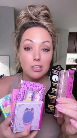 @Too Faced Gift Sets have dropped and they are the perfect stocking stuffers!!! #TIKTOKSHOPBLACKFRIDAY #tiktokshopcreatorpicks #toofacedcosmetics #holidaymakeupset #giftideasforger 