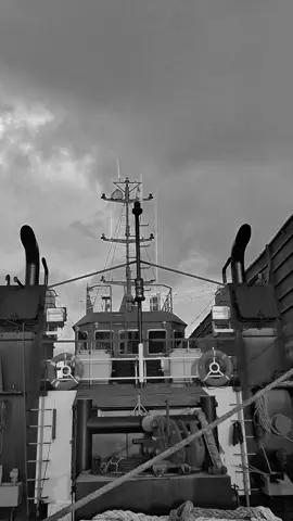 P🌅#sunrise #pelautindonesia #kulilaut🚢🚢⚓⚓ #fypシ #katakata 