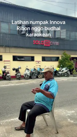 Siappp menjemput ayang karaokean date dulu fren~ . Malam minggu wayahe Medium Room cuma 5ribu aja 😍🤙🏻 . #fypシ #fyp #solomovie #karaoke #masukberanda 