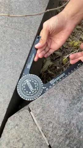 La mejor herramienta para sacar ángulos 30 y 60 #tiktokshop #viralvideo #products #trabajo #construction