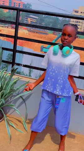 Wawo @prettyrahma🦋🦋 thank you for my gifts which I hv put on right now people u really gifted me beautiful gifts banange 🤭👏🏼👏🏼👏🏼