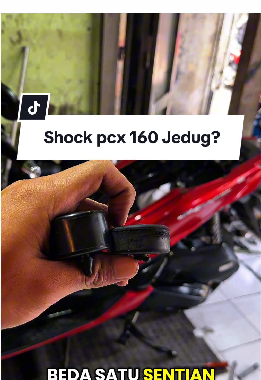 Masalah jedug pada pcx itu ngatasin nya cukup mudah, cuman ganti karet montingnya aja yang lebih tinggi ✌🏻#pcx160 #karetmonting #pcxjedagjedug #shockpcx160 #pcx160ล้อ17แต่งสวย 