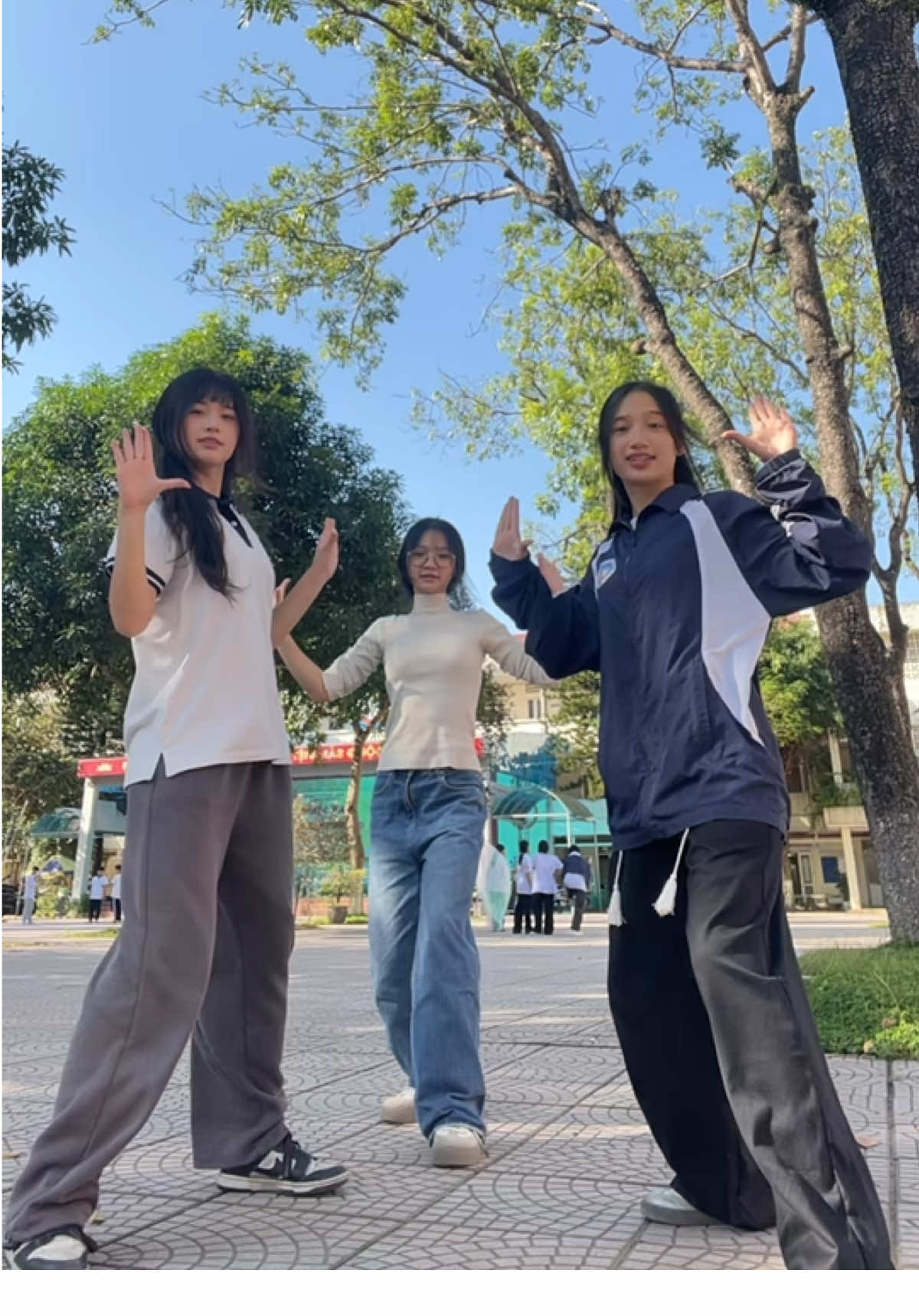 You gotta make me freeze 😛🤚🏻 #cmacrew #itscmacrew #xh #fyp #xuhuong 