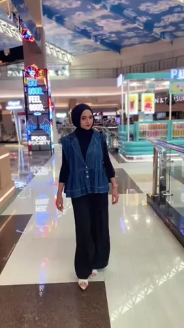 Ga mau ribet, jalan pake Vest Denim udah cucok bangett #outfitideas #outfithijab #outfitinspo 
