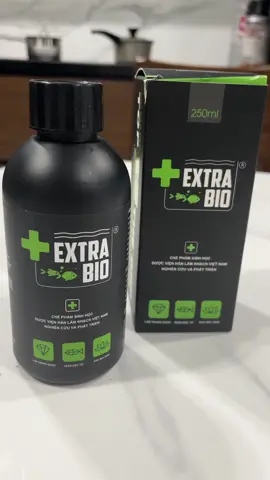 Extrabio là men vi sinh chuyên dụng giúp làm trong nước nhanh, khử mùi hôi tanh hiệu quả cho hồ cá cảnh, hồ thủy sinh và bể nuôi tép. Sản phẩm bổ sung lợi khuẩn phân giải chất thải, hạn chế rêu hại và giữ môi trường ổn định lâu dài. Extrabio còn giúp cá, tép khỏe mạnh, tăng đề kháng và lên màu đẹp hơn. Dùng định kỳ để duy trì nguồn nước sạch, trong, không mùi, phù hợp cho cả hồ lớn và nhỏ, an toàn cho mọi sinh vật thủy sinh.#Extrabionh #hocacanh #hothuysinh 
