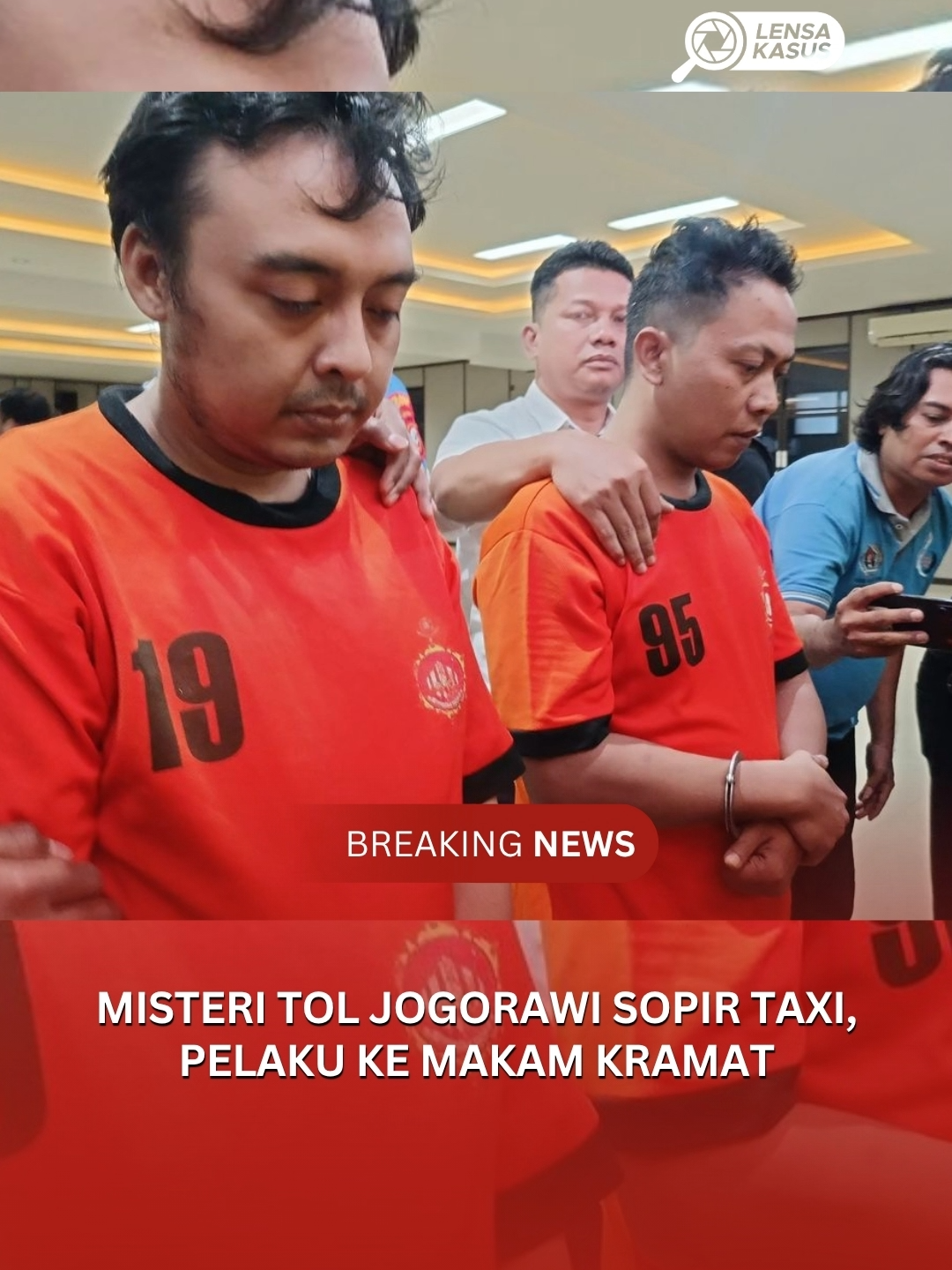 Akhir Pelarian Duo Pelaku Kasus di Tol Jagorawi Berakhir di Makam Keramat Jakarta — Pelarian dua tersangka dalam kasus tewasnya sopir taksi online di Tol Jagorawi berakhir saat keduanya ditemukan petugas Polri di sebuah makam keramat di Kabupaten Bogor. Setelah penyelidikan intensif dan analisis rekaman CCTV, tim Reskrim segera melakukan pelacakan hingga lokasi yang dirahasiakan. Kombes Pol. Iman Imanuddin  menyatakan kedua tersangka ditangkap saat bersembunyi di area yang dianggap sakral oleh masyarakat lokal. Konfrontasi berjalan aman, dan kedua pelaku kini telah dibawa ke Polda Metro Jaya untuk proses hukum selanjutnya. Polri menegaskan kecepatan penangkapan ini menjadi bukti komitmen aparat dalam menegakkan hukum serta memberikan rasa aman kepada masyarakat. Pendekatan secara profesional dan cepat dianggap kunci keberhasilan operasi ini. #Polri #Polisi #PoldaMetroJaya #TolJagorawi #PenegakanHukum