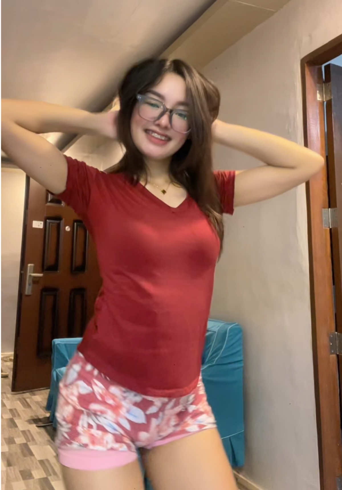 Umisa pa sya🤦🏻‍♀️ #foryoupage #fy #2025dance #newtrenddance 