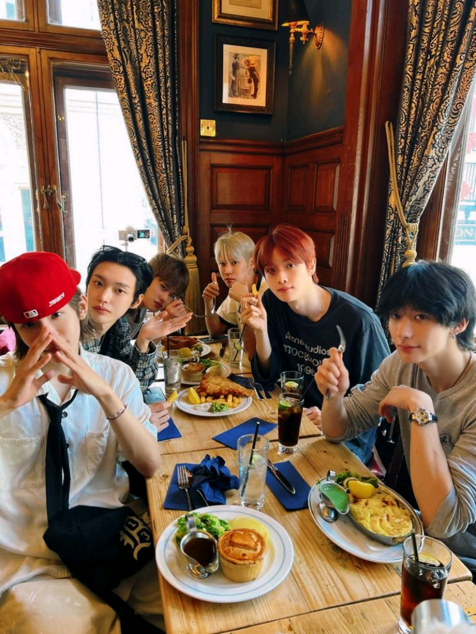 kita senang-senang, makan-makan #riize #라이즈 #briize #riseandrealize #foryou 