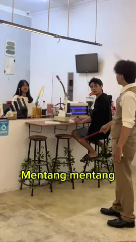 Udah lama CEO salting ga bikin salting mba mba barista😂😅