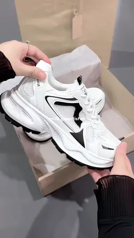 Sukak bgt 🤎 #sneakers #sepatu #sepatuwanita #sepatuolahraga #sepatusekolah 