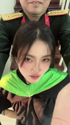 Làm sao? Như nào ? Tôi quay với bố tôi đấy =))) Anh nào làm gì qua được bố tôi và xứng đáng với tôi 😌 #j4f 