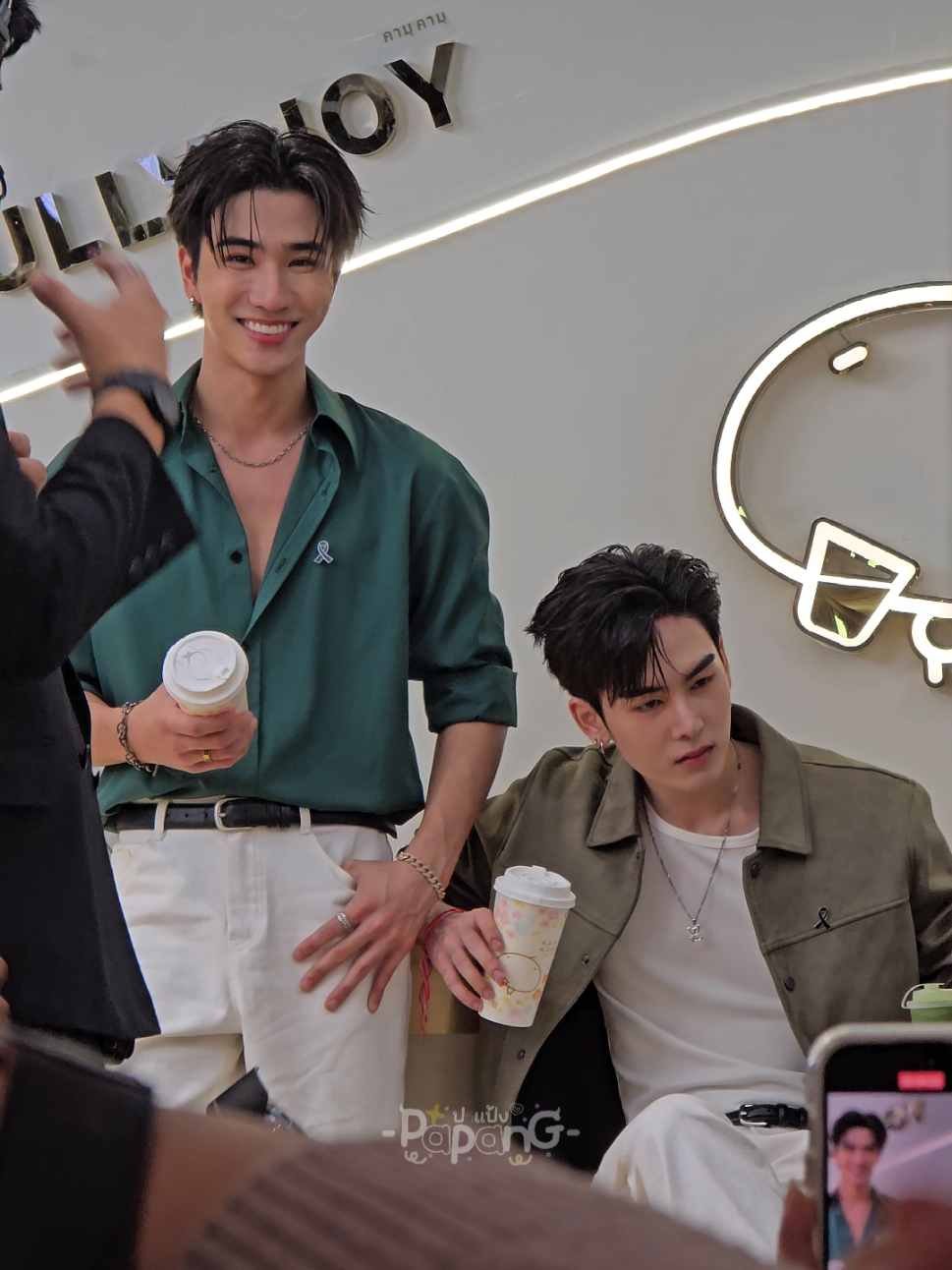 ซ้ายชนซ้ายที่ถูกต้อง 🔥🔥🔥 @PERTHPPE @Santa  PERTHSANTA JOY KAMUTEA  #NEWKAMUEVENTxPerthSanta #เพิร์ธแซนต้า #PerthSanta 