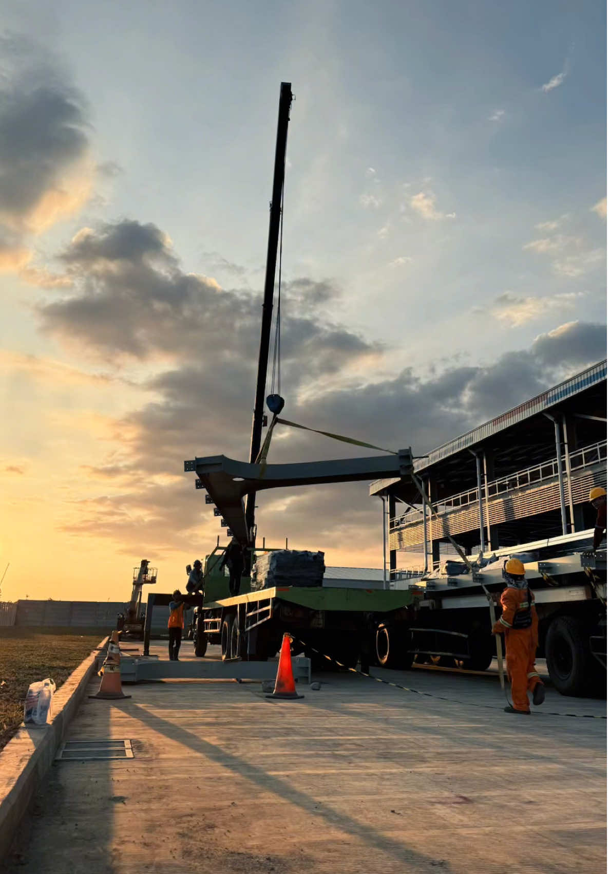 Haha 🤣  #kuliproject🇮🇩🇮🇩 #kuliproyek👷🏼⛑️🦺 #safety #project #storyproyek👷 