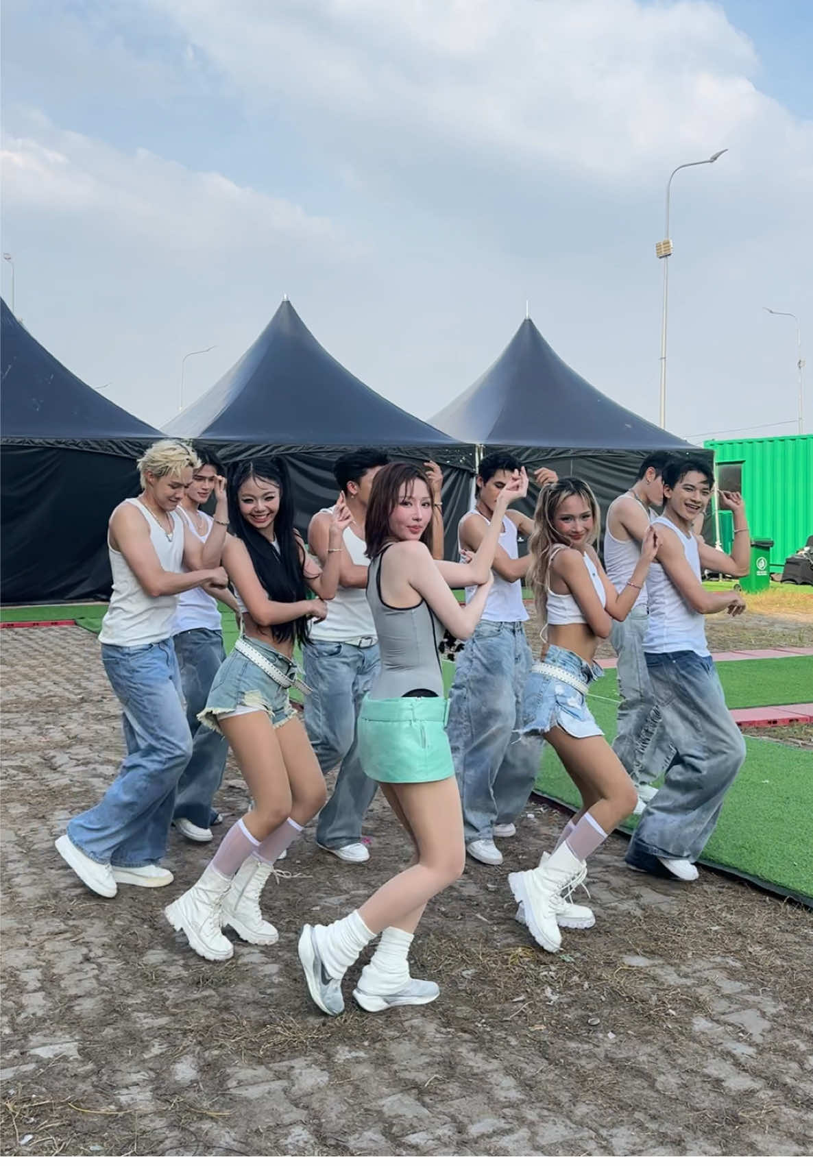 mang hết sự sexy đến Waterbomb! #minminmin #viyeucudamdau  dc: @Soleck Nguyễn 