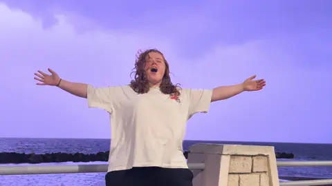 Alex's Earth Song on the Lungomare Trapani, Sicily, we laughed far too much at this 😂 #lightning #earthsong #curlyclaire #michaeljackson #perfecttiming  @Alex Langford 