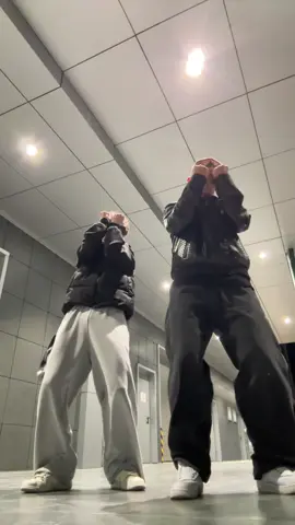 pt.2 this fire dance w/@Senya  DC:@James #fyp #viral #tranding #duo #dance 