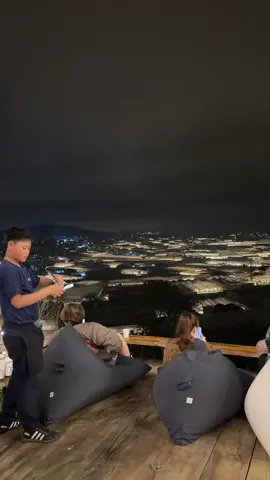 Nới chill đêm cho mọi người.....#ngaythongdongcaphe 