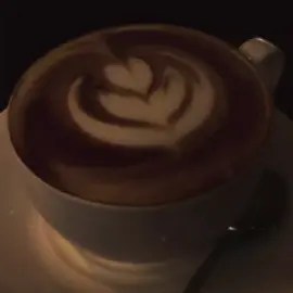 se perfectamente que no es una botella ☕ #loveinabottle #coffee #foryoupage #lyrics #fypp 