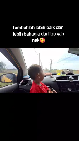 Aku sudah basah kuyup krn derasnya hujan dan badai,Tapi aku usahakan badaiku tidak akan membasahi anakku ❤️ #bismillah  #bahagiaselalusayangku  #ibuanak1 #berandatiktok 