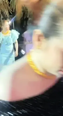 ម្នាក់ពាក់រ៉ូបពណ៌ត្របែកព្រៃគឺជាខ្ញុំ😆