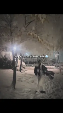 negara orang first snow, negara kita final destination😅 #fyp #decemberinindonesia  #christmasvibes #vibesnatal #christmasvibesinindonesia 