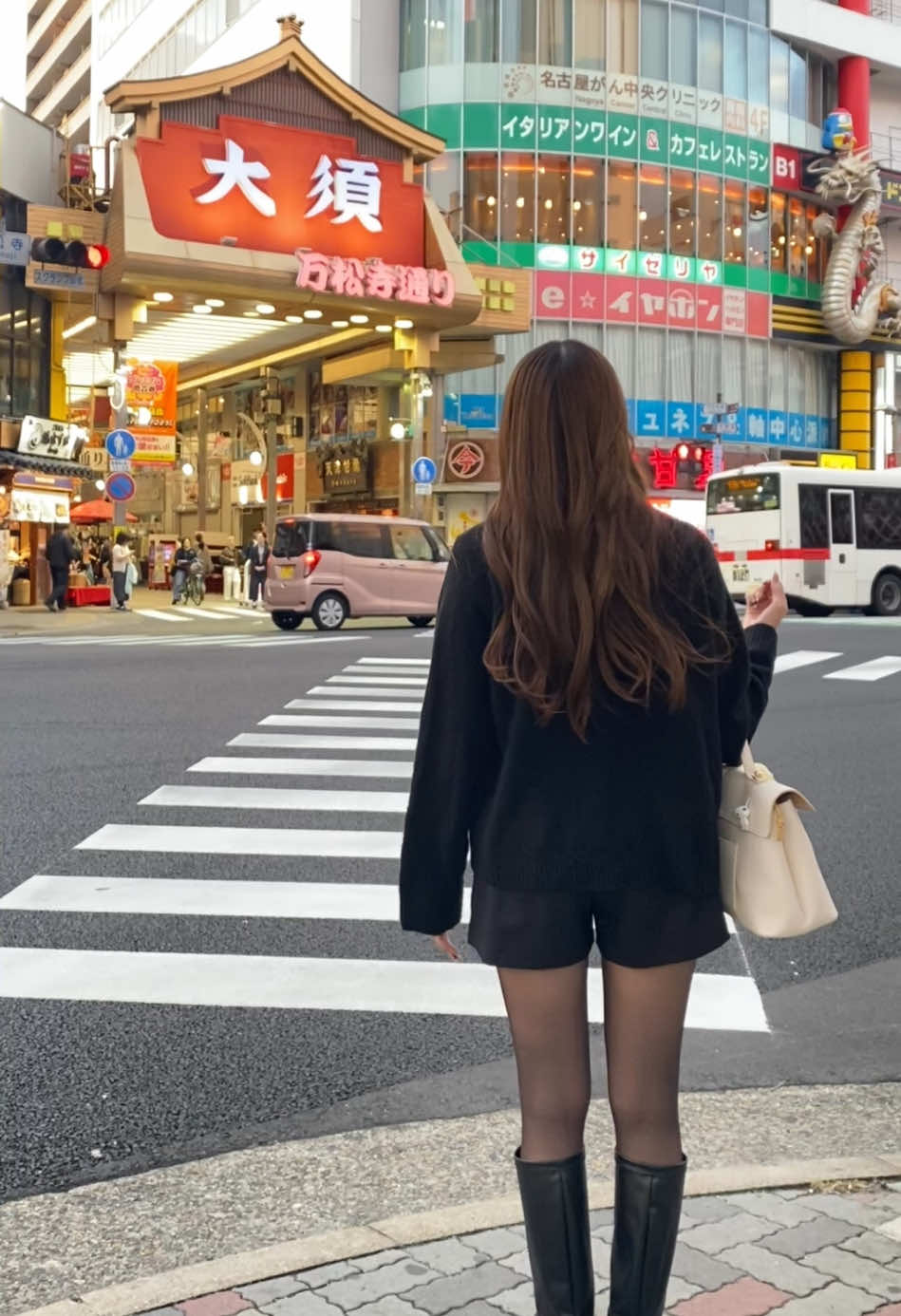 信号待ち🚥 ユニクロのカーディガン万能すぎて何にでも合う🐈‍⬛♡ #プチプラコーデ #ユニクロ #uniqlo #ユニクロ購入品 #秋コーデ 