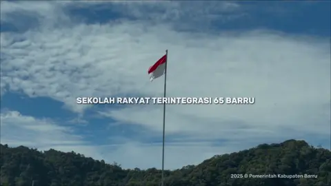 Sekolah Rakyat, tidak ada anak yang tertinggal, tidak ada yang terpinggirkan, dan menjadi tempat setiap mimpi bisa diwujudkan. Presiden Prabowo Subianto menegaskan satu komitmen besar, tidak menginginkan ada anak Indonesia yang hidup di bawah garis kemiskinan. Menjawab kebijakan Presiden tersebut, Bupati @Andi Ina Kartika Sari dan Wakil Bupati @Abustan A. Bintang segera mengambil langkah agar Barru dapat menjadi salah satu daerah yang mendapatkan pembangunan Sekolah Rakyat. Tujuannya satu, memastikan anak-anak di Barru memiliki kesempatan yang setara. Dari komitmen itulah hadir Sekolah Rakyat Terintegrasi 65 Barru. Terima kasih kepada Bapak Presiden Prabowo Subianto atas komitmen dan kebijakan yang memungkinkan program ini berjalan di seluruh Indonesia, termasuk di Kabupaten Barru. Barru berkeadilan menuju Indonesia Emas 🫡 @Kementerian Sosial RI @Sekretariat Kabinet RI  #barru #sulsel #sekolahrakyat #prabowo #seskabteddyindrawijaya 