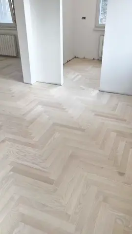 Postavka jasen parketa riblja kost na 2K ljepilo Parfix #tritonex #parfix #parkett #flooring #parquet @komsijarobnakuca 