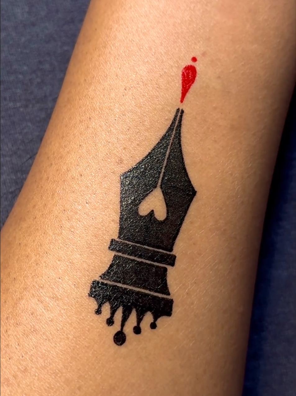 #Ink 🖋️Blood #🩸and love ❤️ #temporary tattoo idea_. _tattoo #_gelpenart#ink creation #tattoos art 