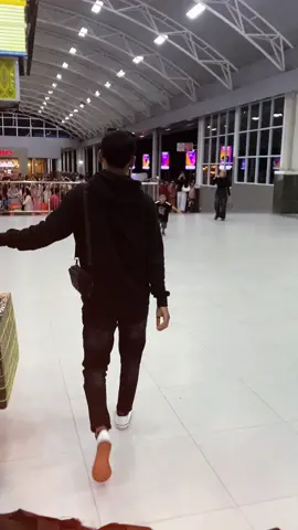 Bahagianya seorang istri ketika menyambut suaminya pulang dari rantau dan LDR pun selesai🫂🥺🖤#keluargakecilku♥️♥️😍😘😘 #aroyyandilanalfarizki😍 