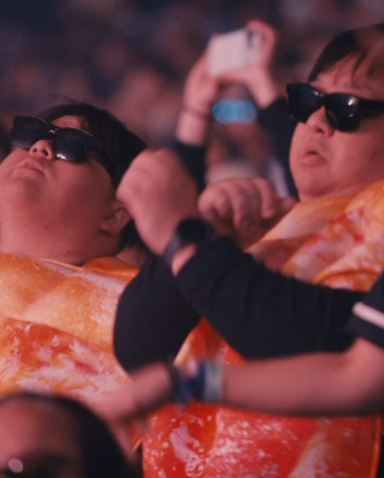 love these pizza boys ahahha ❤️❤️❤️ my full red rocks set is out now!! ➕✖️ #martingarrix #garrixatredrocks